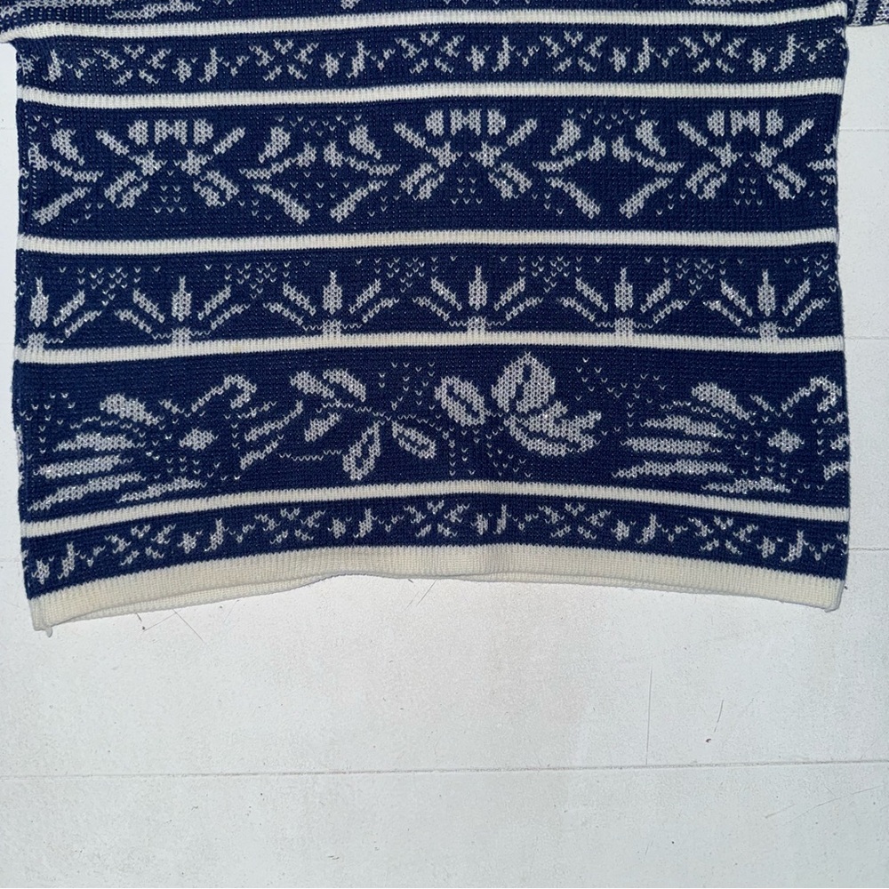 Vintage Elegant Navy and Cream Patterned Crewneck Sweater Retro 80s 90s - Picture 4 of 6